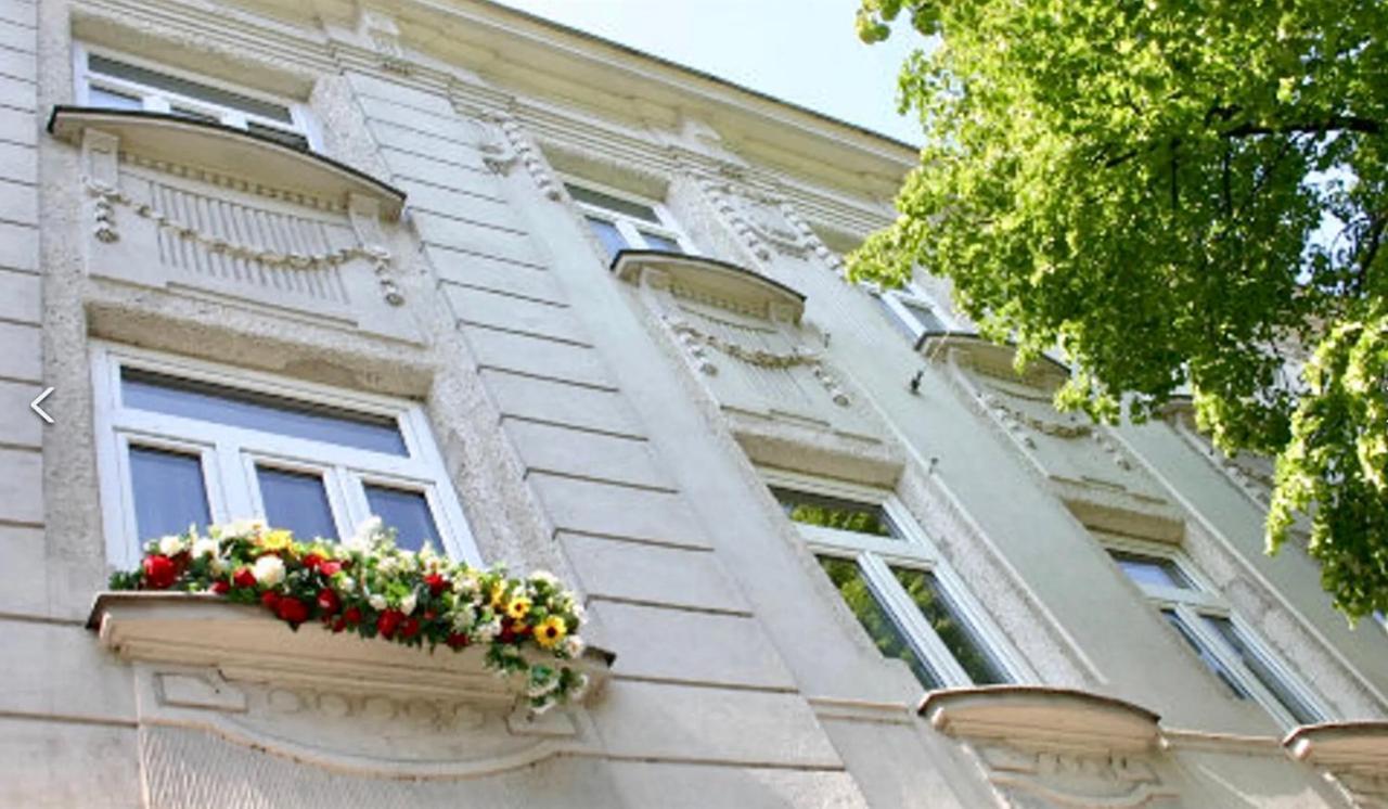 Suite Apartment Jedlesee Виена Екстериор снимка